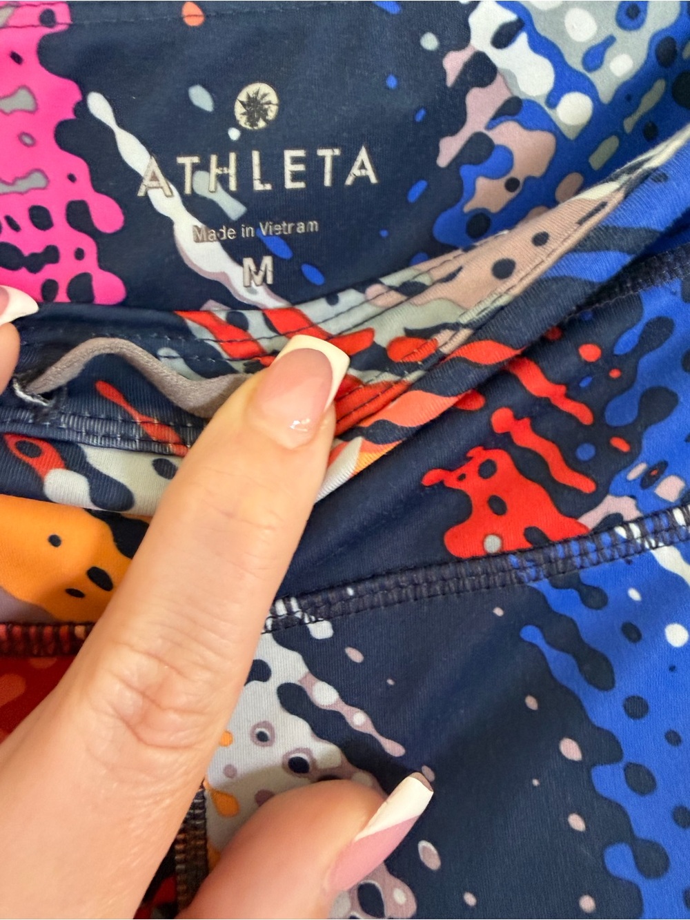 Athleta Lava Sonar Capri Navy Multicolor Abstract Womens Leggings - Picture 3 of 7